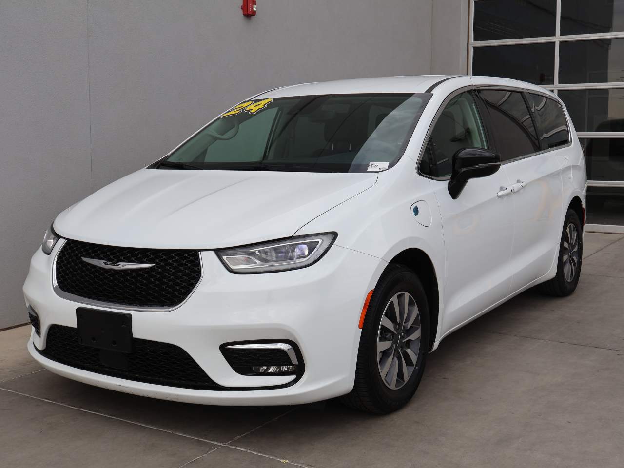 2024 Chrysler Pacifica Plug-In Hybrid Select
