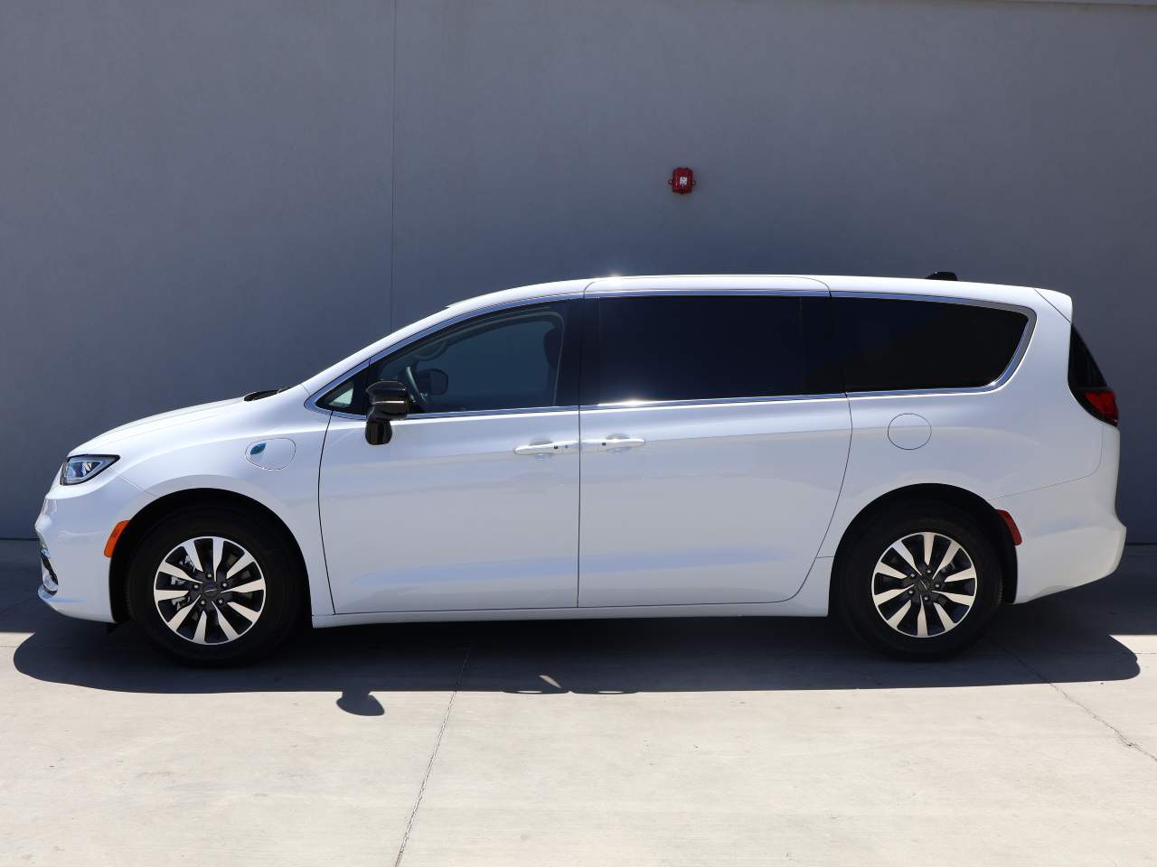 2024 Chrysler Pacifica Plug-In Hybrid Select