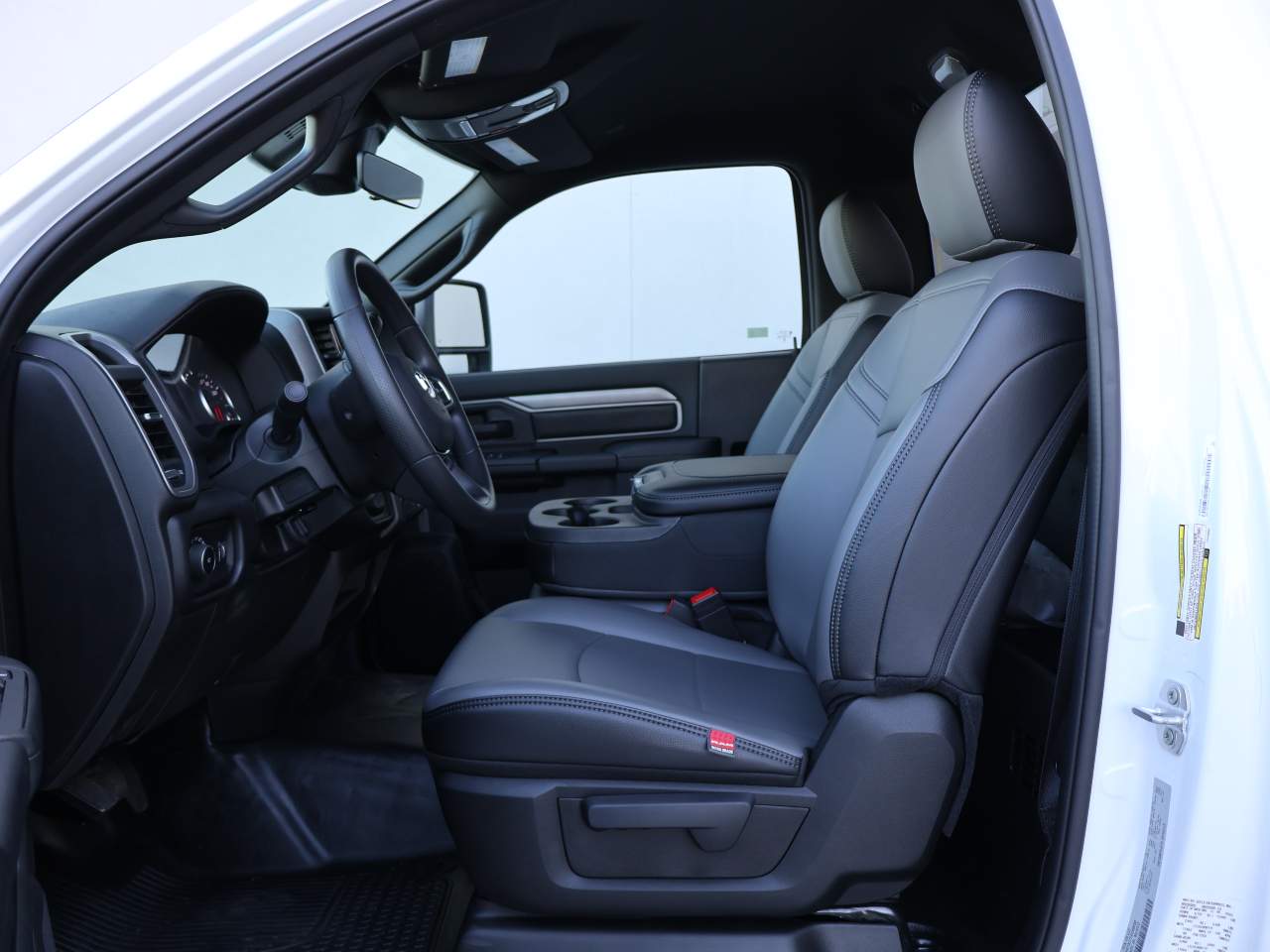 2026 RAM 3500 Chassis Tradesman - Photo 9