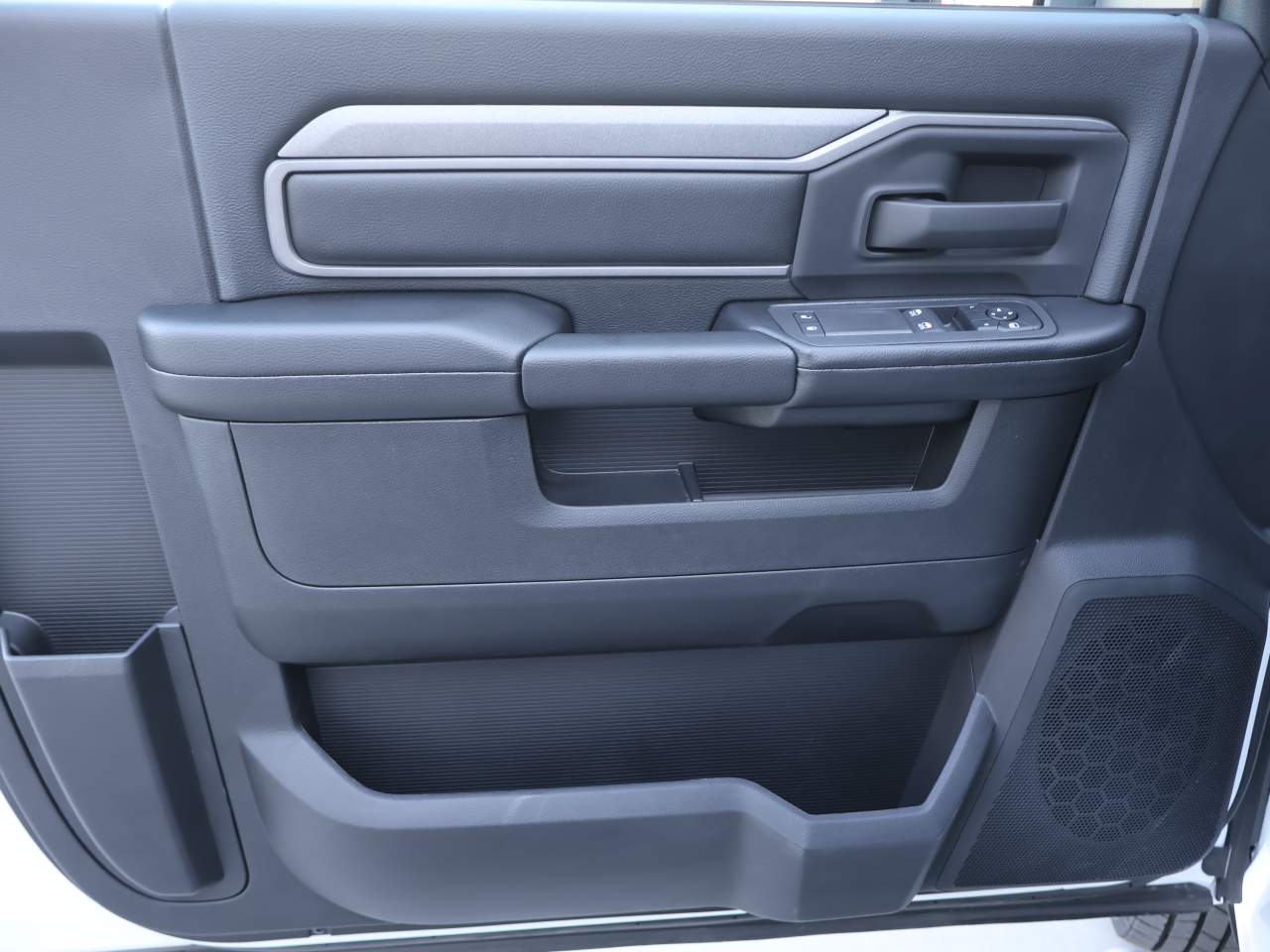 2026 RAM 3500 Chassis Tradesman - Photo 8