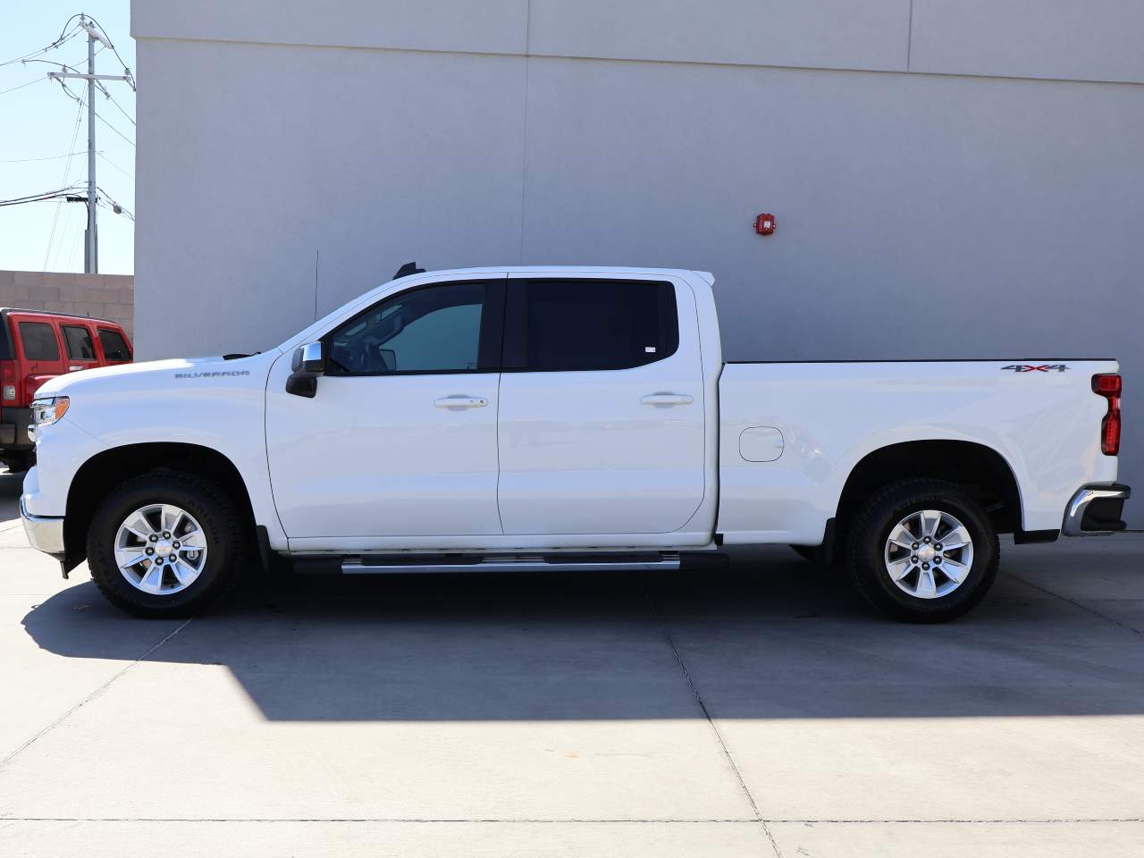 2023 Chevrolet Silverado 1500 LT photo 2