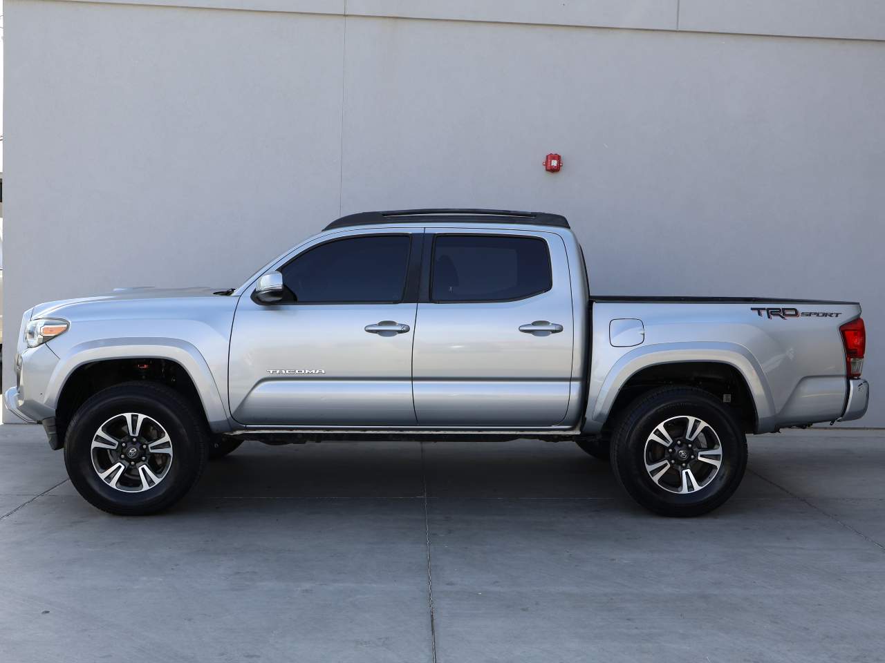 2016 Toyota Tacoma SR5 V6 Crew Cab