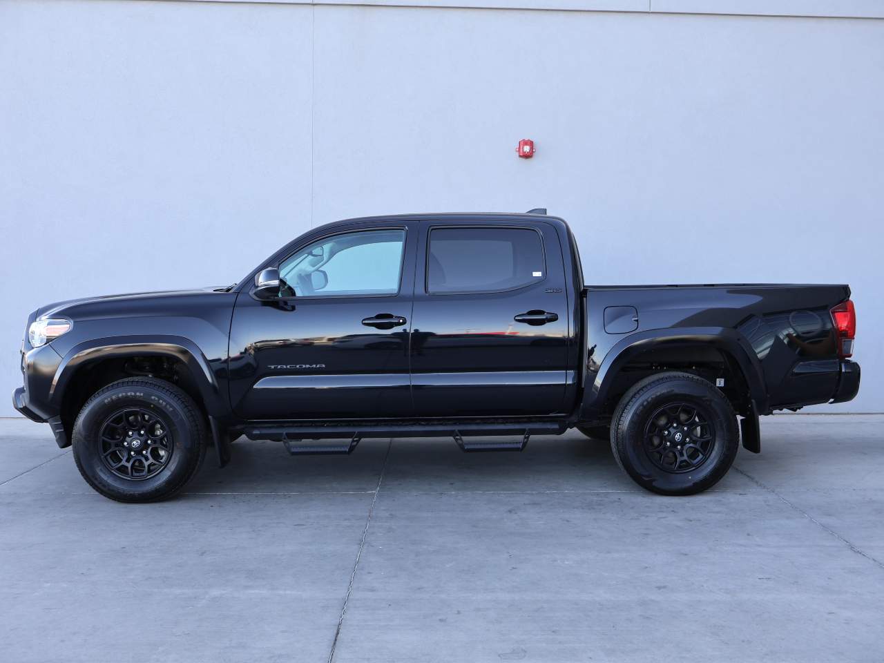 Used 2022 Toyota Tacoma SR5 with VIN 3TMCZ5AN5NM457059 for sale in Yuma, AZ