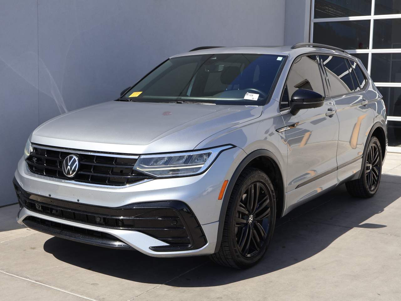 2022 Volkswagen Tiguan SE R-Line Black