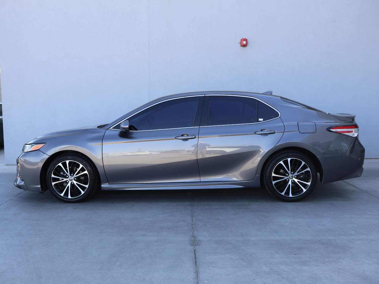 Used 2020 Toyota Camry SE with VIN 4T1G11AK8LU983195 for sale in Yuma, AZ
