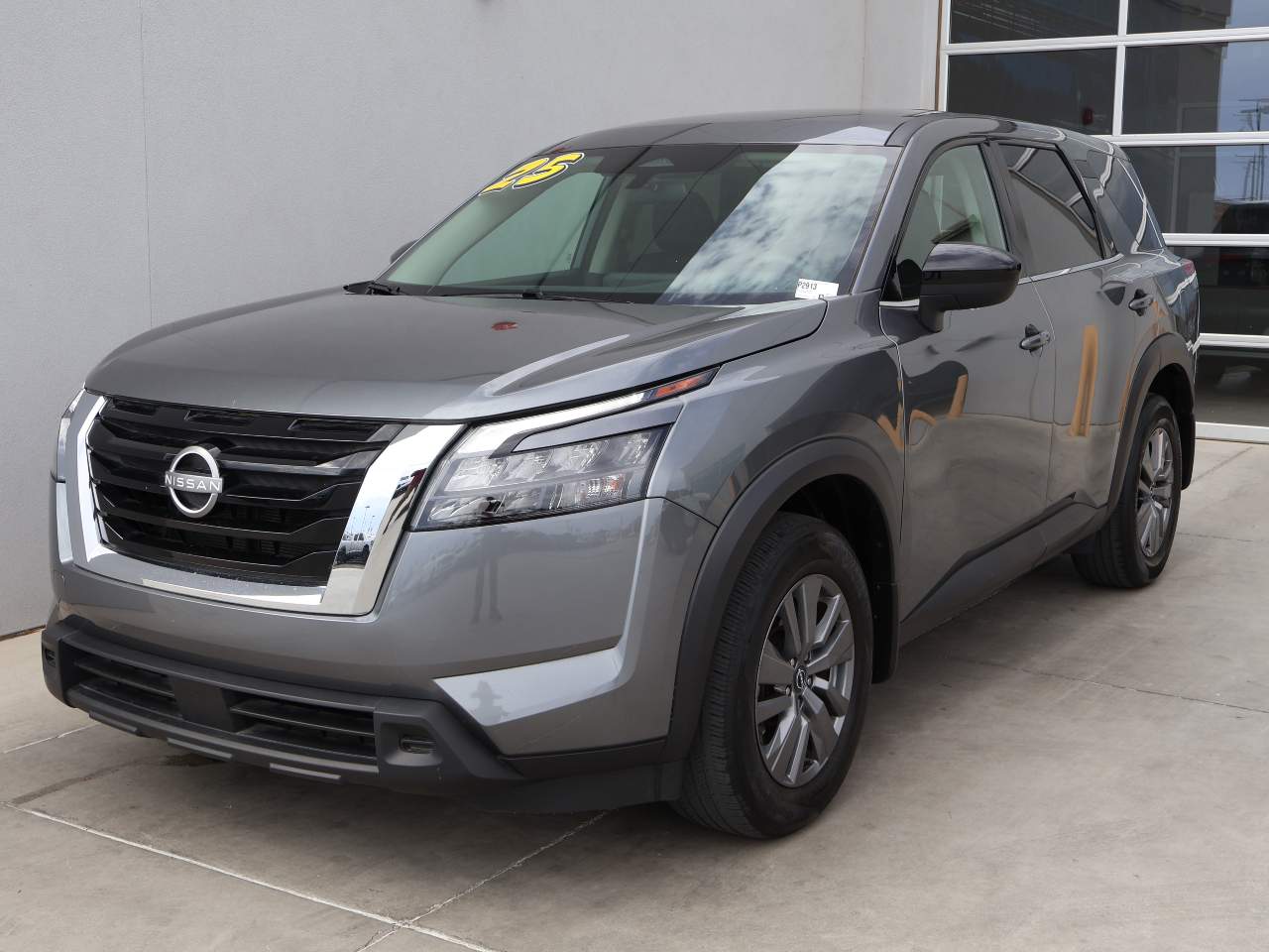 2025 Nissan Pathfinder S