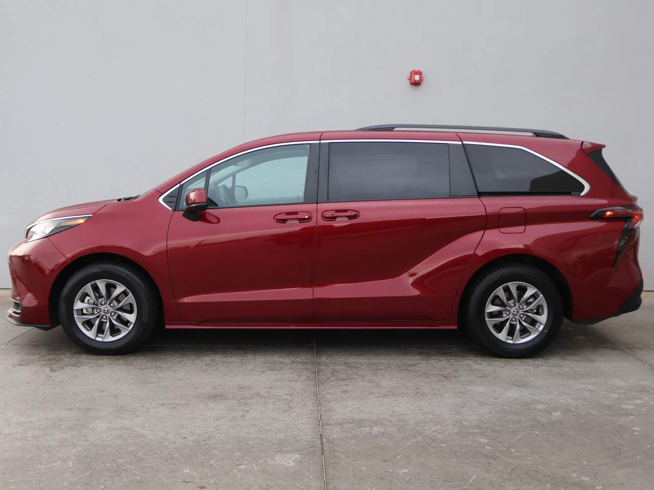 2024 Toyota Sienna LE 8-Passenger