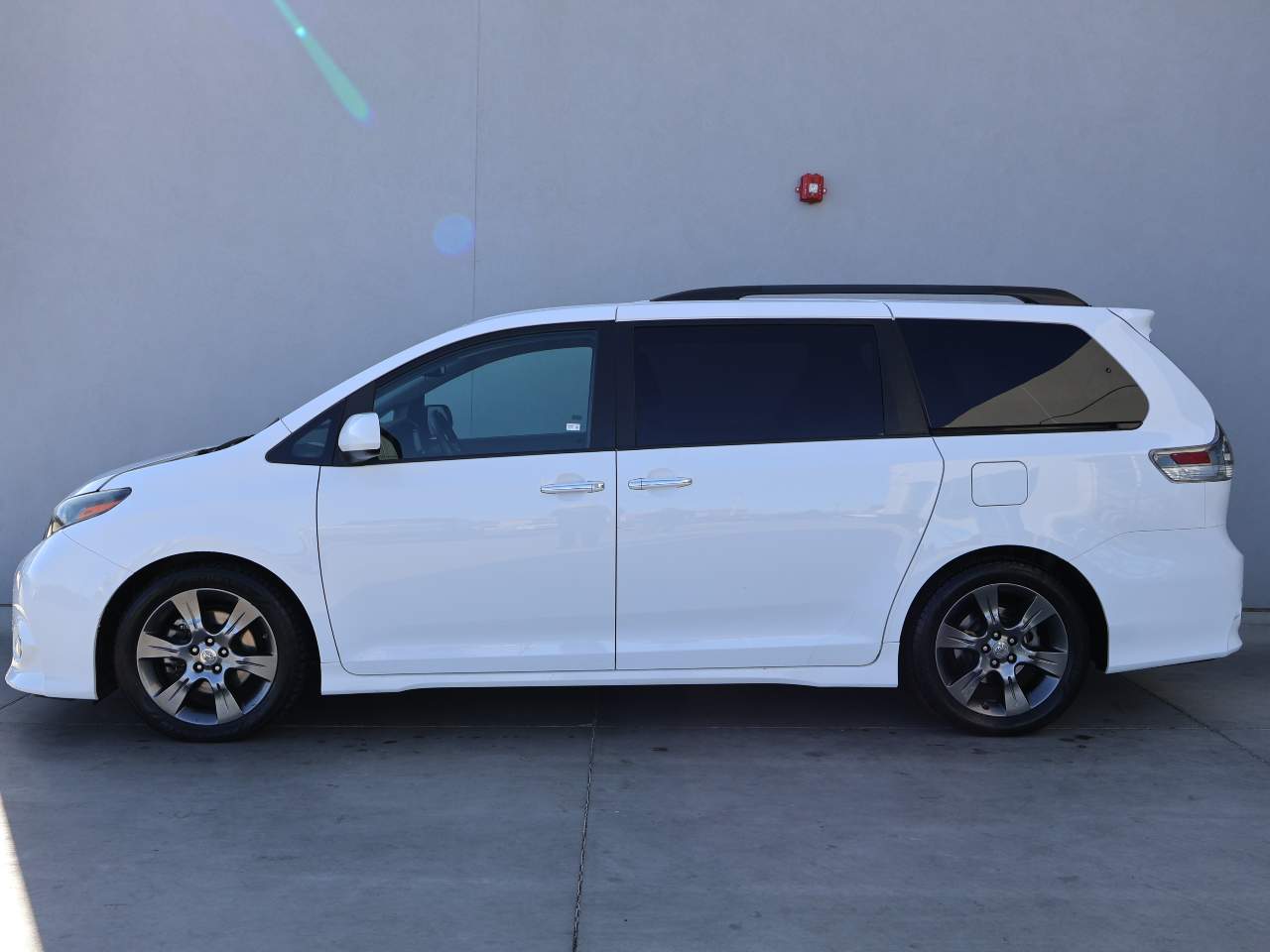 2015 Toyota Sienna SE 8-Passenger