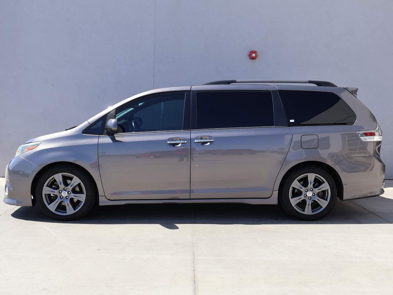 2017 Toyota Sienna SE 8-Passenger