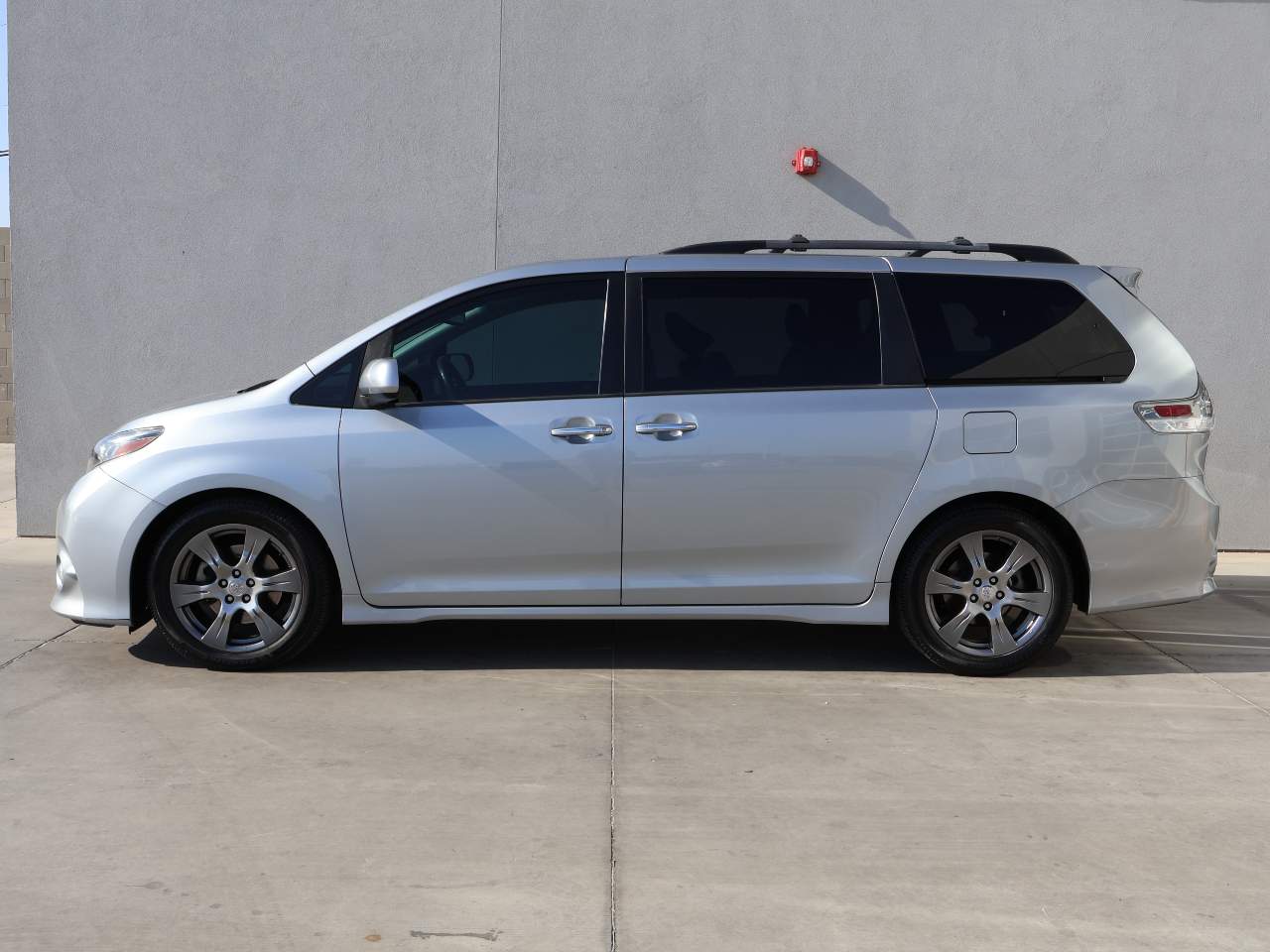 2017 Toyota Sienna SE Premium 8-Passenger