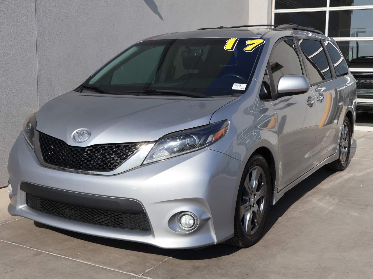 2017 Toyota Sienna SE Premium 8-Passenger