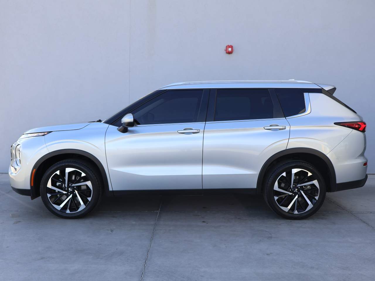 2022 Mitsubishi Outlander ES