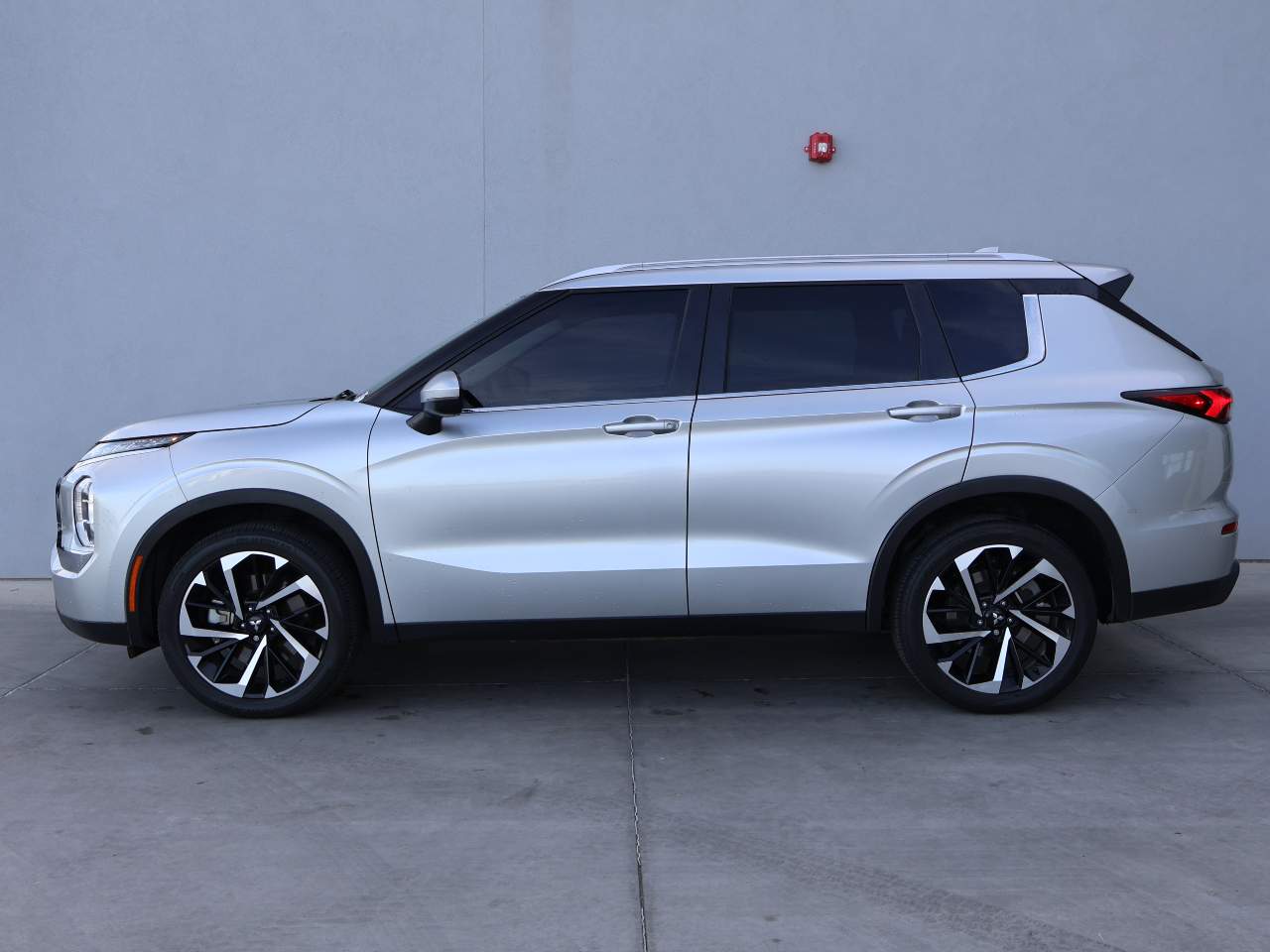 2022 Mitsubishi Outlander ES