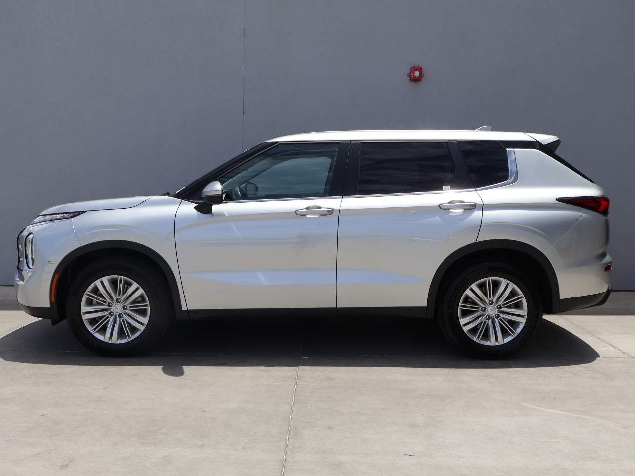 2024 Mitsubishi Outlander ES