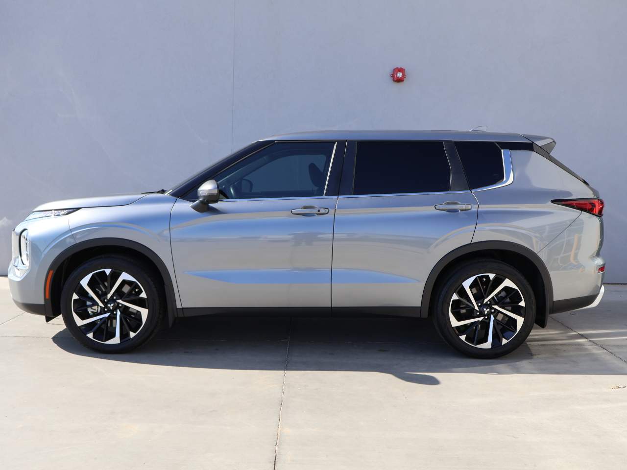 2023 Mitsubishi Outlander SE