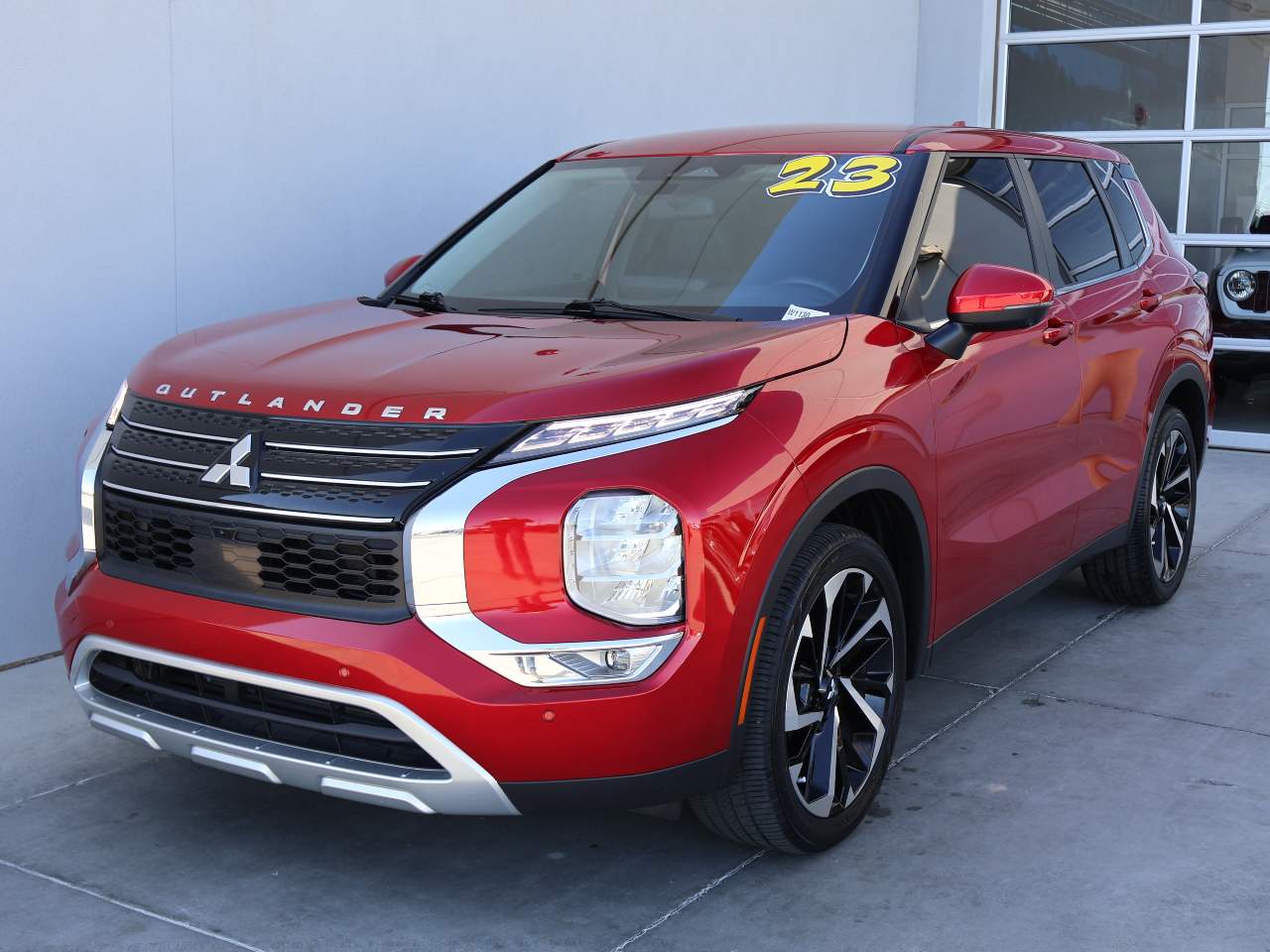 2023 Mitsubishi Outlander SE