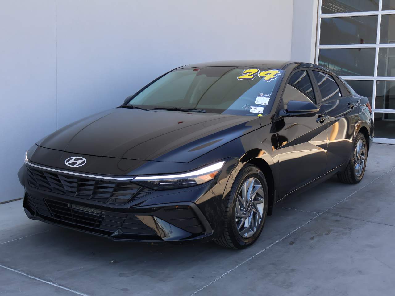 2024 Hyundai Elantra SEL FWD