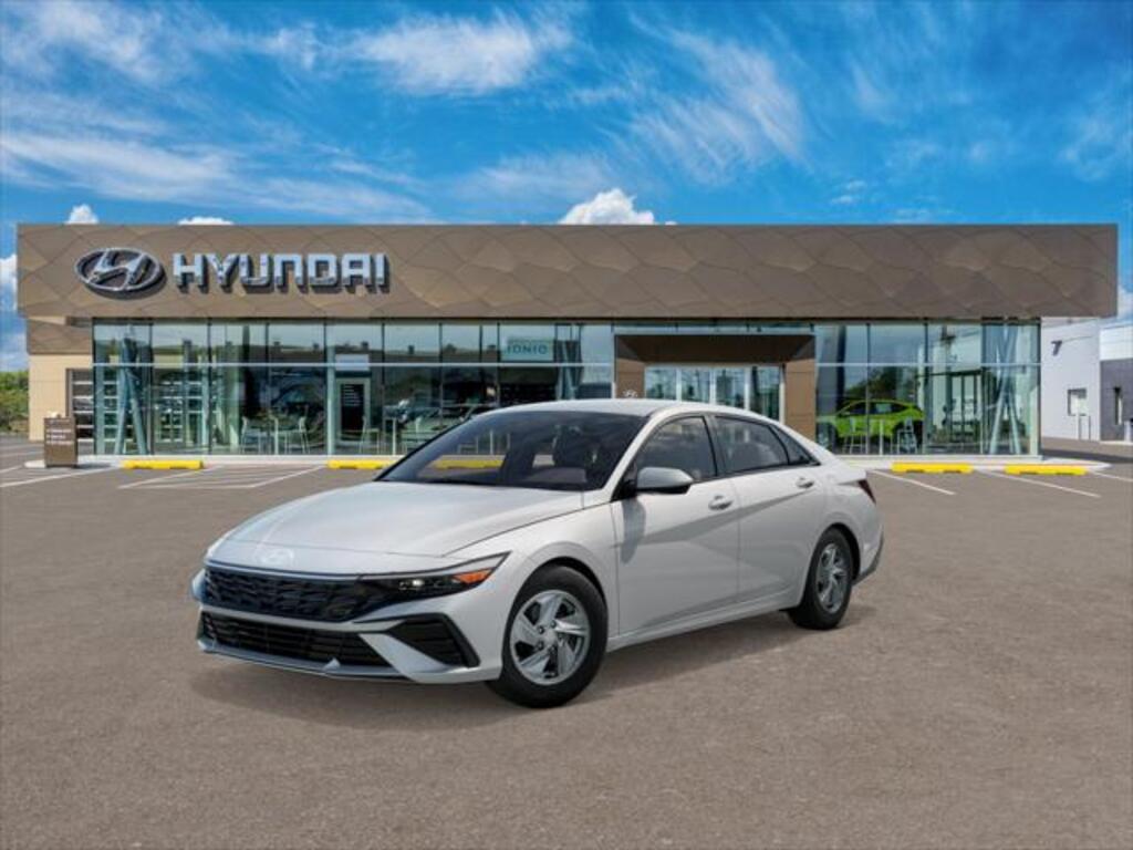 2025 Hyundai ELANTRA SE
