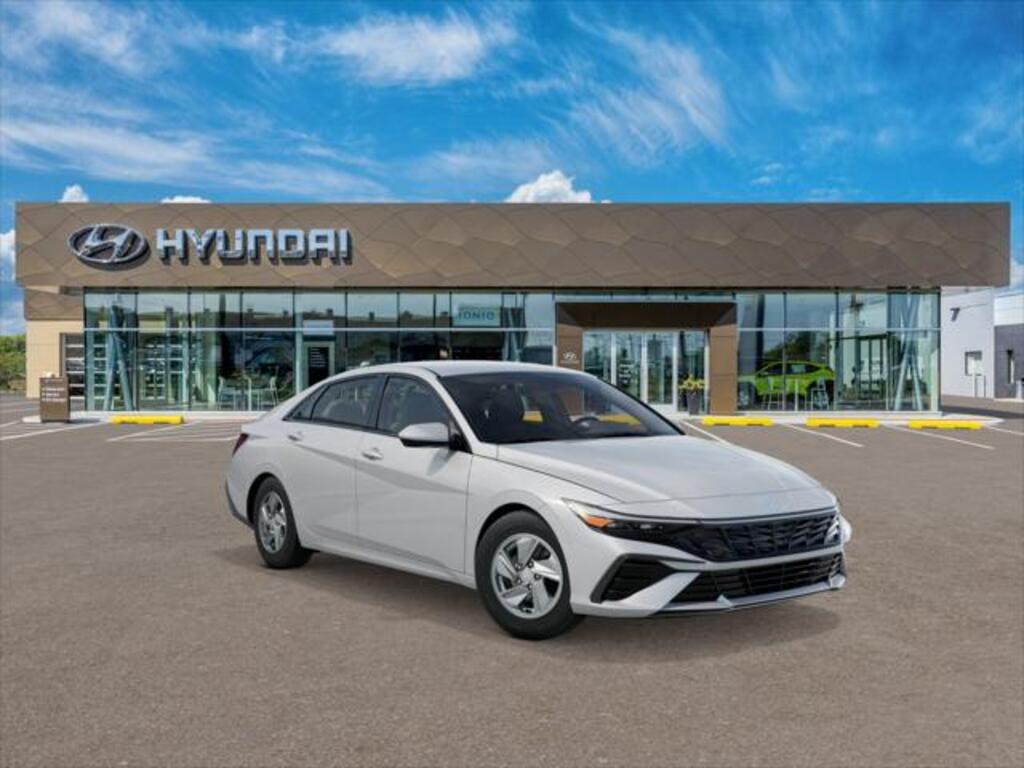 2025 Hyundai ELANTRA SE