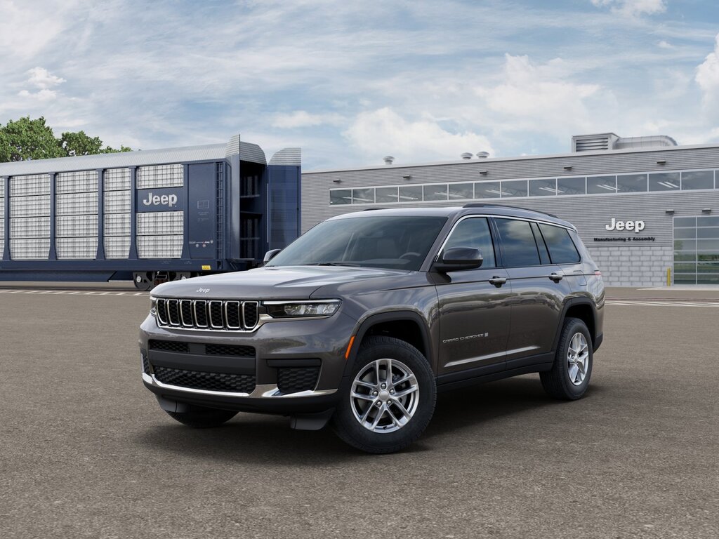 2025 Jeep Grand Cherokee L Laredo's photo